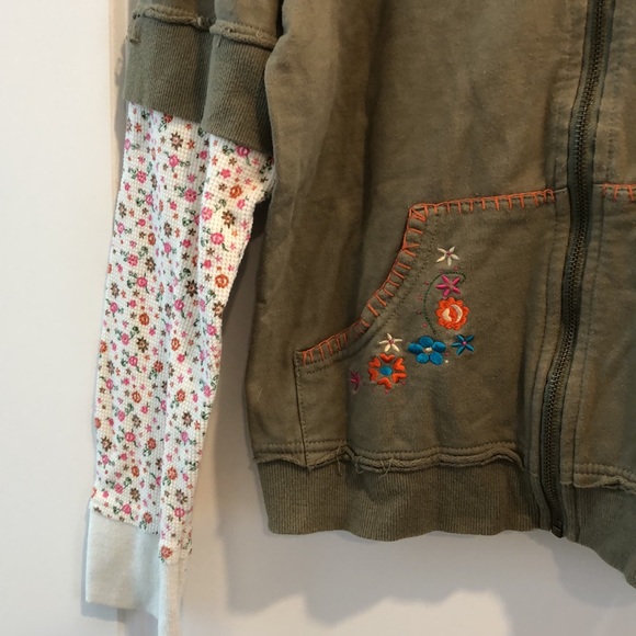 Hilary Duff sweater - Picture 3 of 6